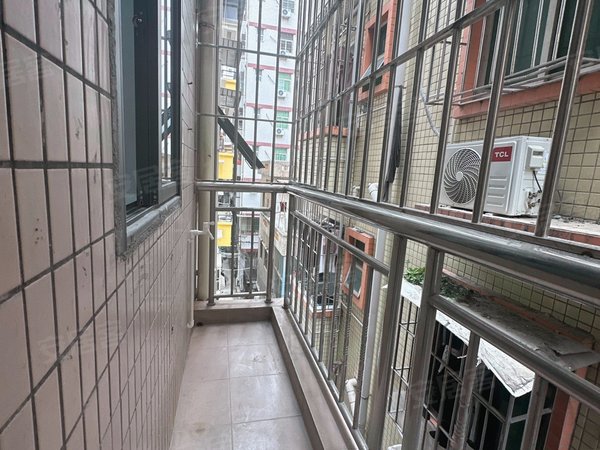 深圳宝安沙井万丰村沙井地铁口两房一厅精装装修带阳台家具齐全拎包