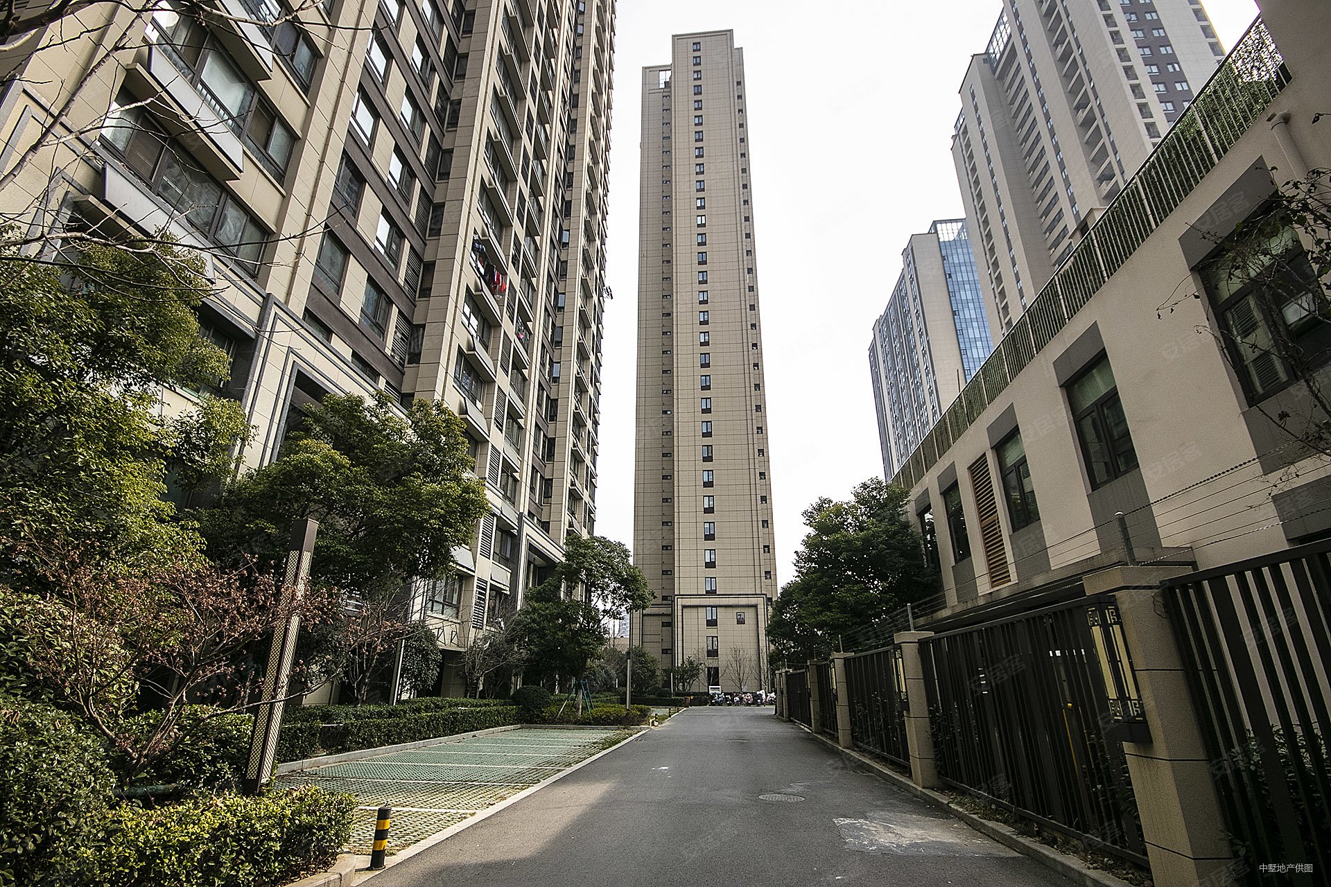 满二住房电梯房保利熙悦府商住楼2室1厅精装修