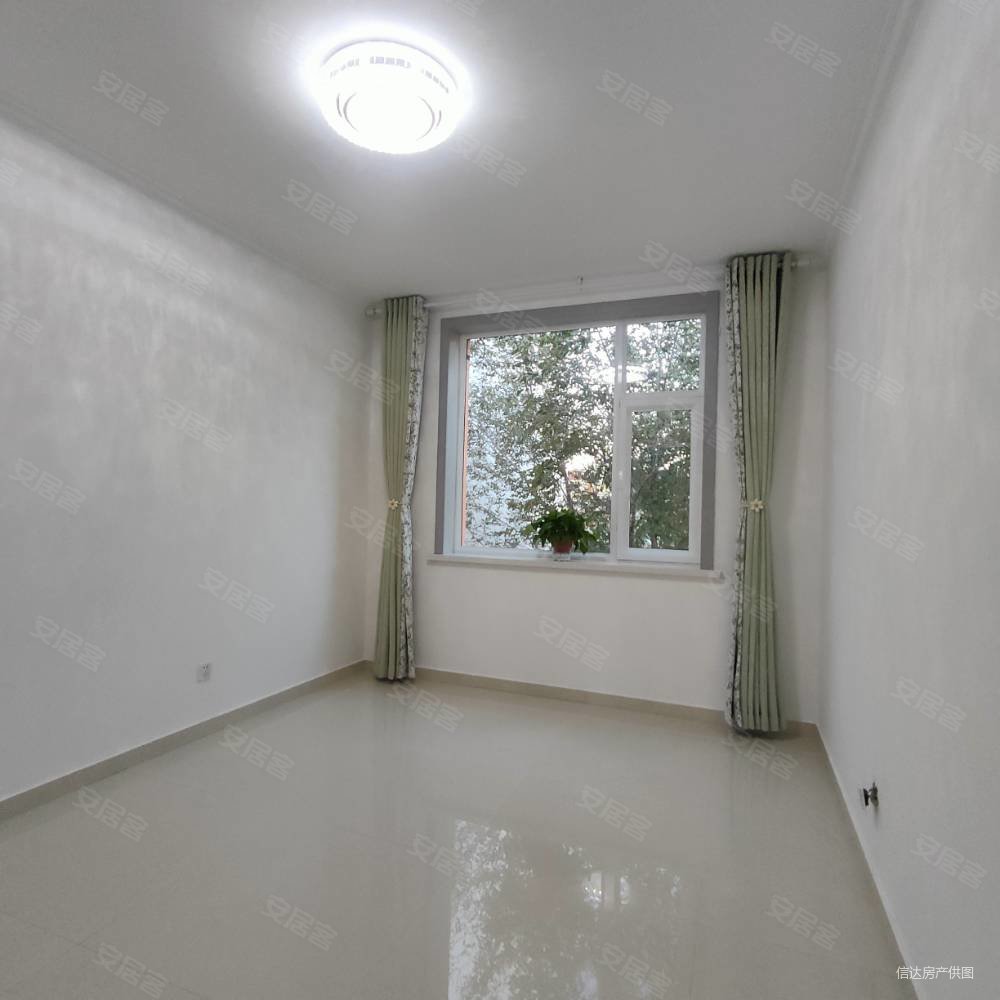 亿嘉名仕3室2厅1卫120㎡南北45万