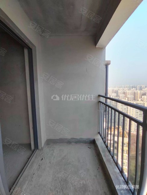 4600单价地铁口南湖郡二期毛坯房联系我看房