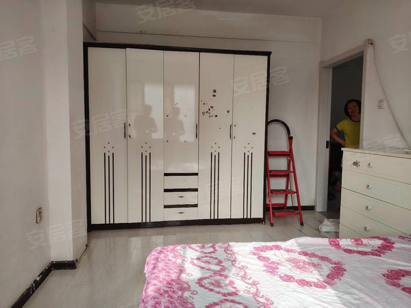 出租 工人新村二期 电梯直达 不临街 交通方便长租可议,铁西租房-沈阳