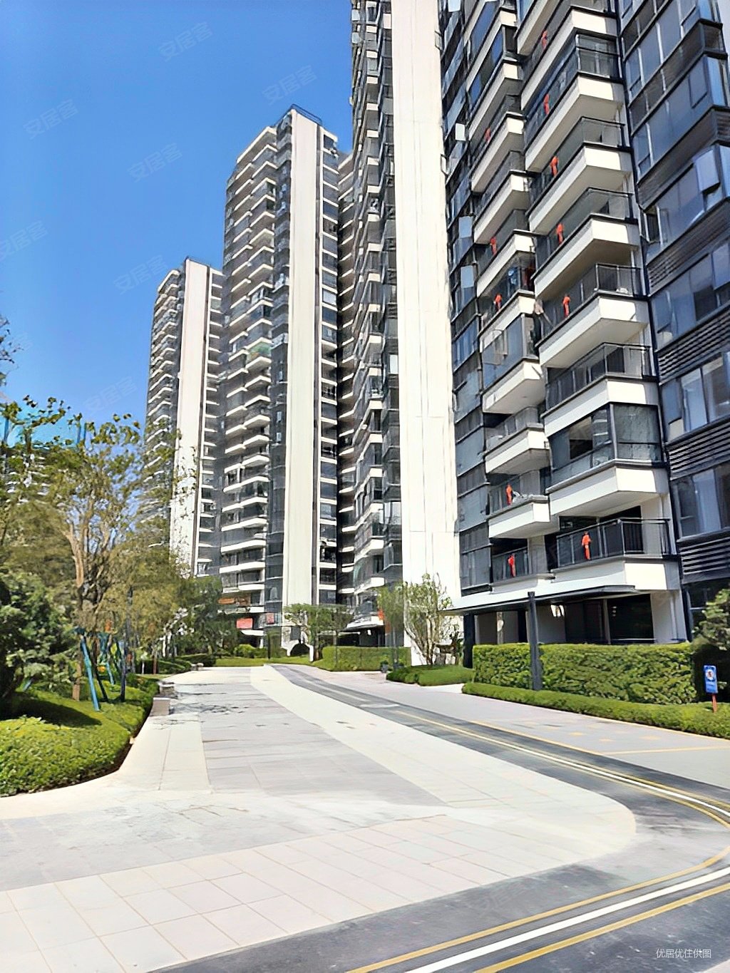 锦云湖光3室2厅1卫75.77㎡东68.8万