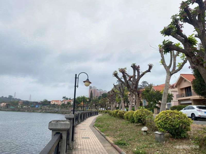 莲花山下莲花别墅带大露台看一线湖景高尔夫球场价格可谈