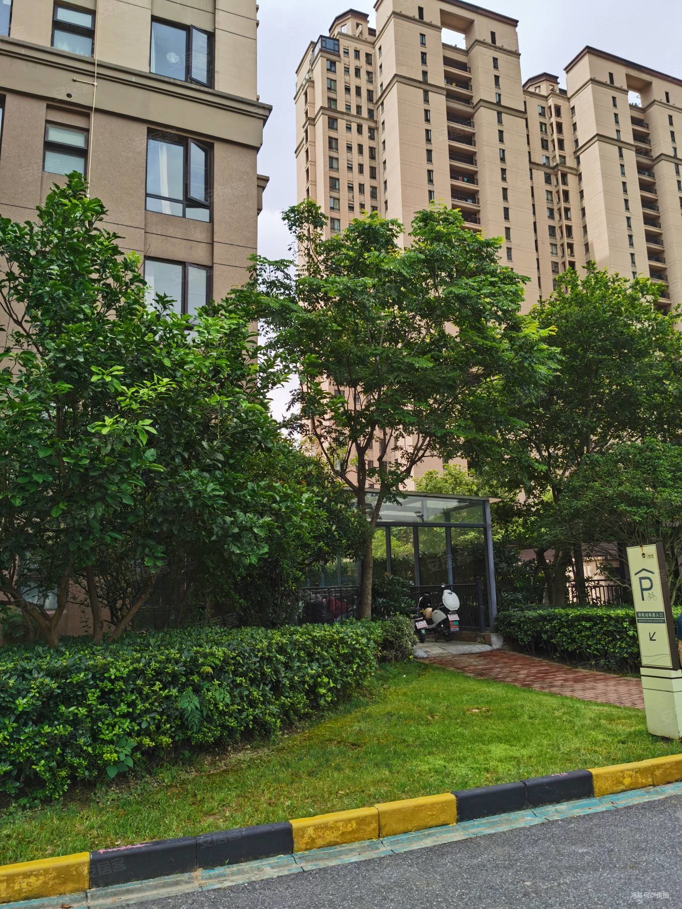 吾悦广场旁 毛坯低价三房 地铁口 不临街 成熟小区,新城吾悦公馆二手