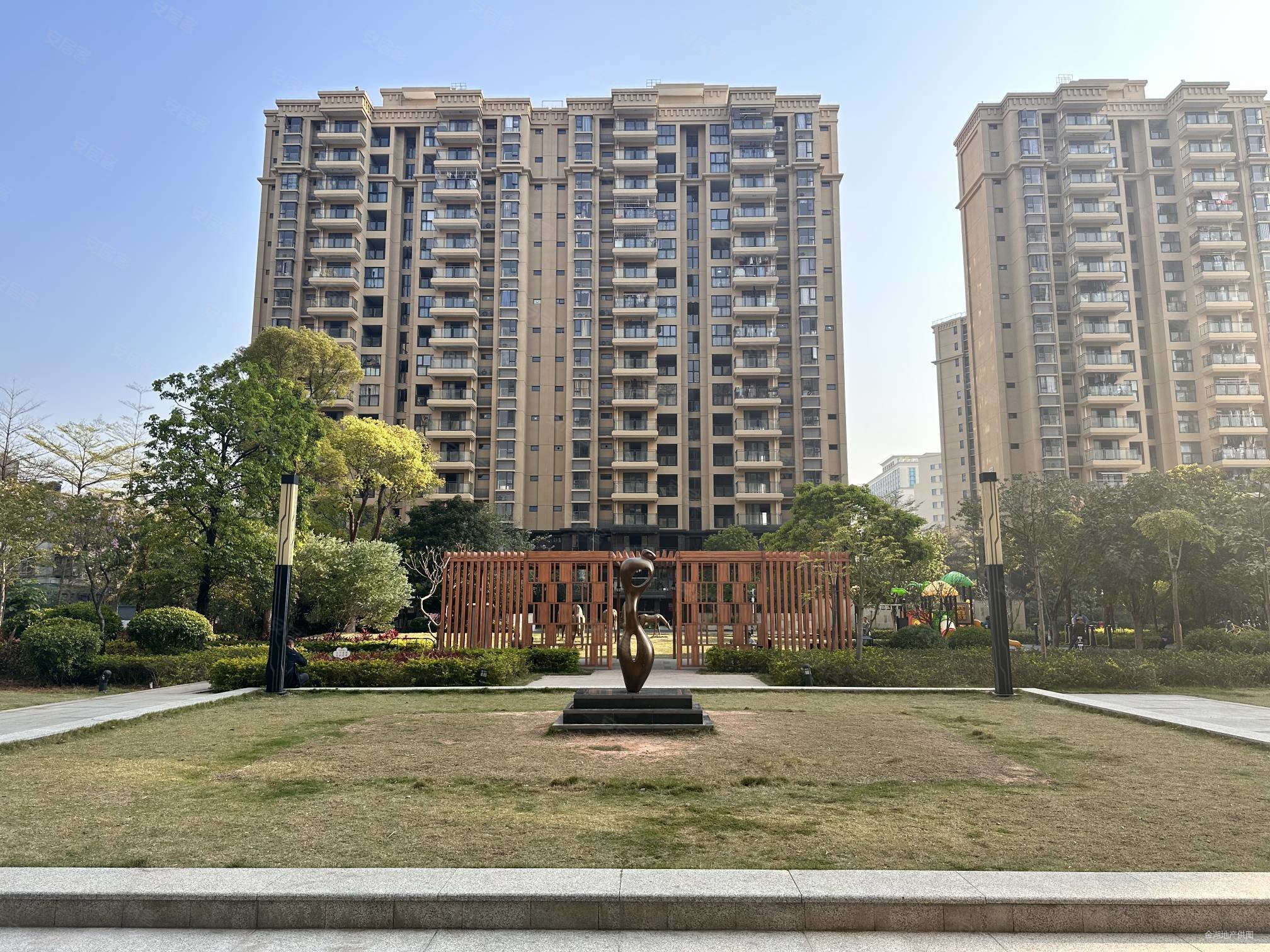 新城市花园3室2厅2卫105.05㎡南北170万