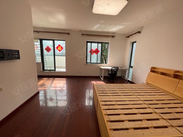 上海嘉定南翔金地格林春晓11号线地铁口300米精装修别墅,可以停四部车