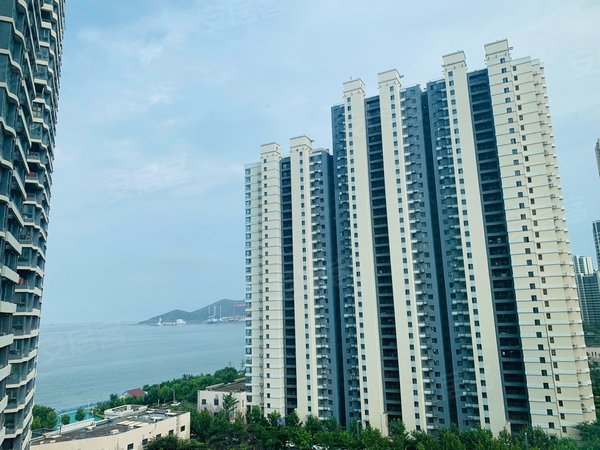 青岛黄岛薛家岛融创维多利亚湾海景大独卫 可看海 随时看房 拎包入住
