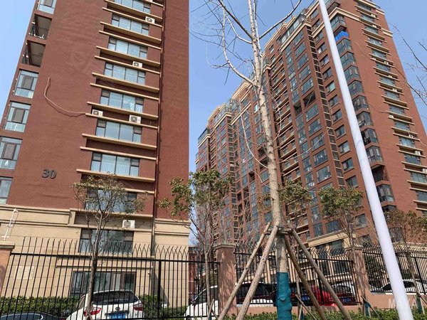 青岛城阳白云山公园青特小镇b区白云山青特小镇套三精装修拎包入住