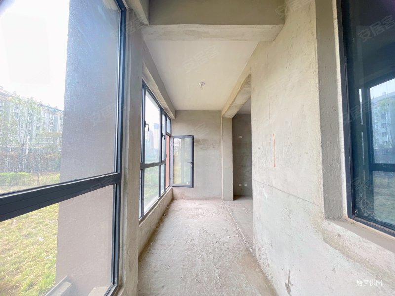 一楼带大院,9乘12米院子, 后一套,金盛悦府二手房,215万,3室2厅,2卫