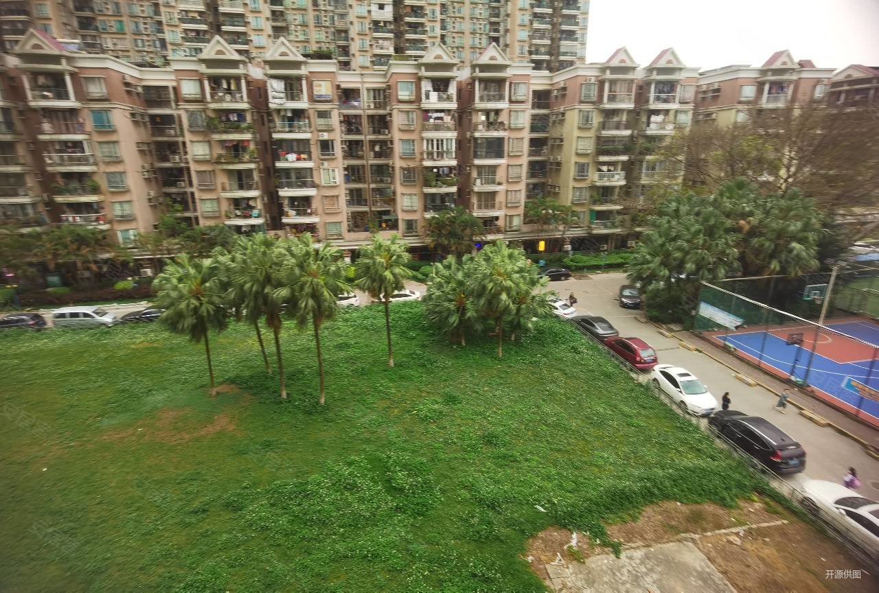 实用双卫生间三房,两房的价格买三房,电梯高层喔,富力半岛花园二手房