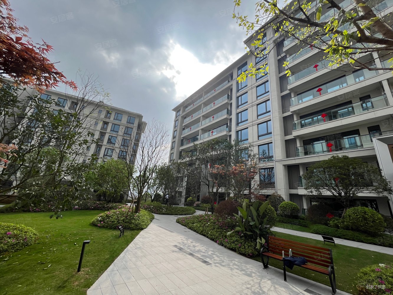 华宇两江御临府五期珑月台3室2厅2卫82㎡南北81万