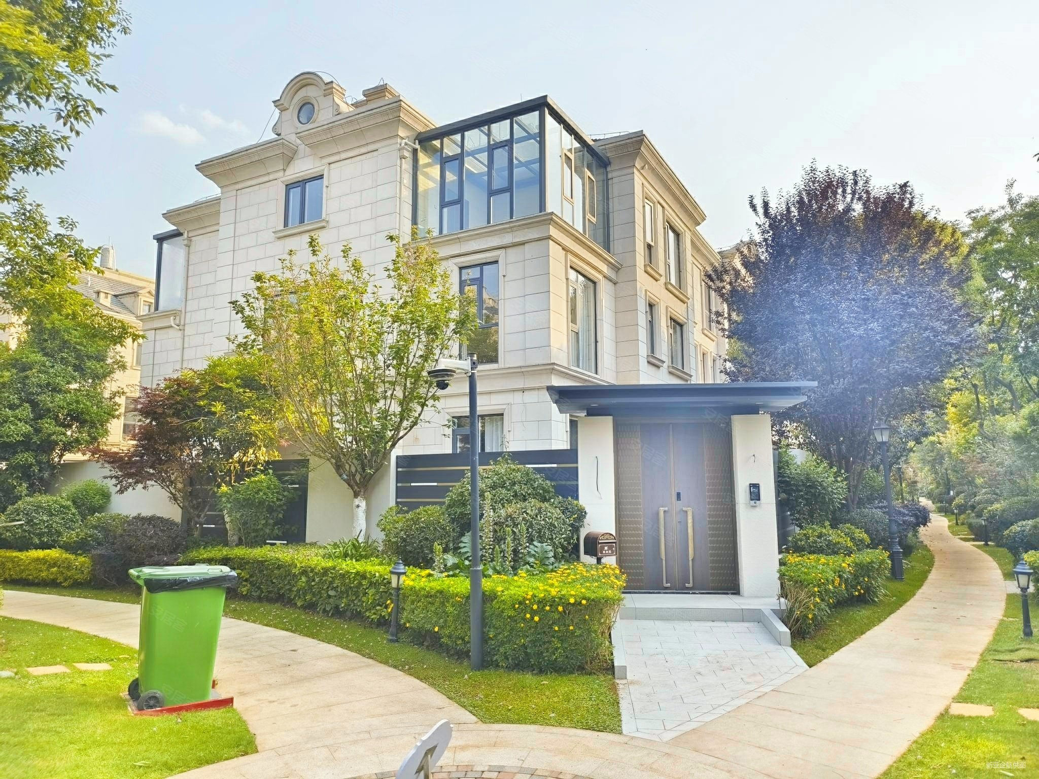 生态半岛俊发滇池one法式端头别墅带200平花园带3车位诚售,俊发滇池