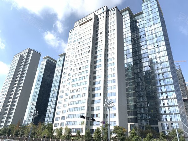 昆明官渡巫家坝金茂广场巫家坝金茂广场 两房 1500 可季度付 屋内干净
