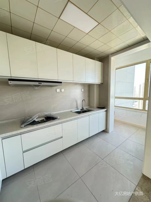 金梦海湾一号海景房21楼117平通透两居精装老本仅售188万