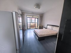 雍景湾西湾独门独户单身公寓出租，带大阳台，民用水电