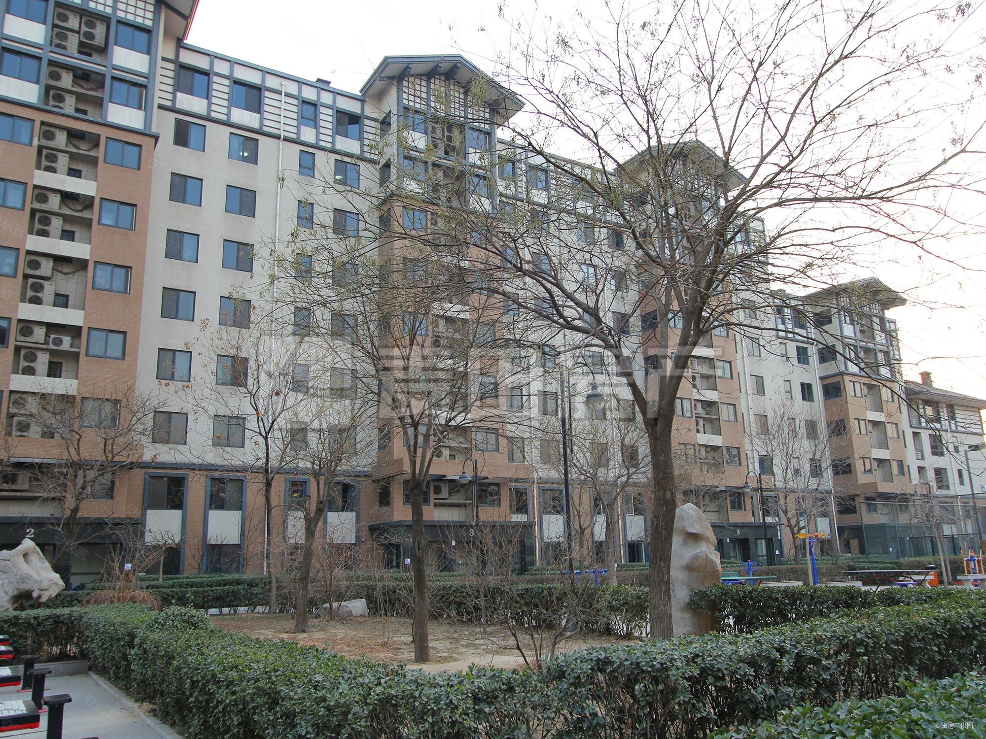 中间位置直接俯视花草树木,格局方正,双卫大2居室,乐府江南二手房