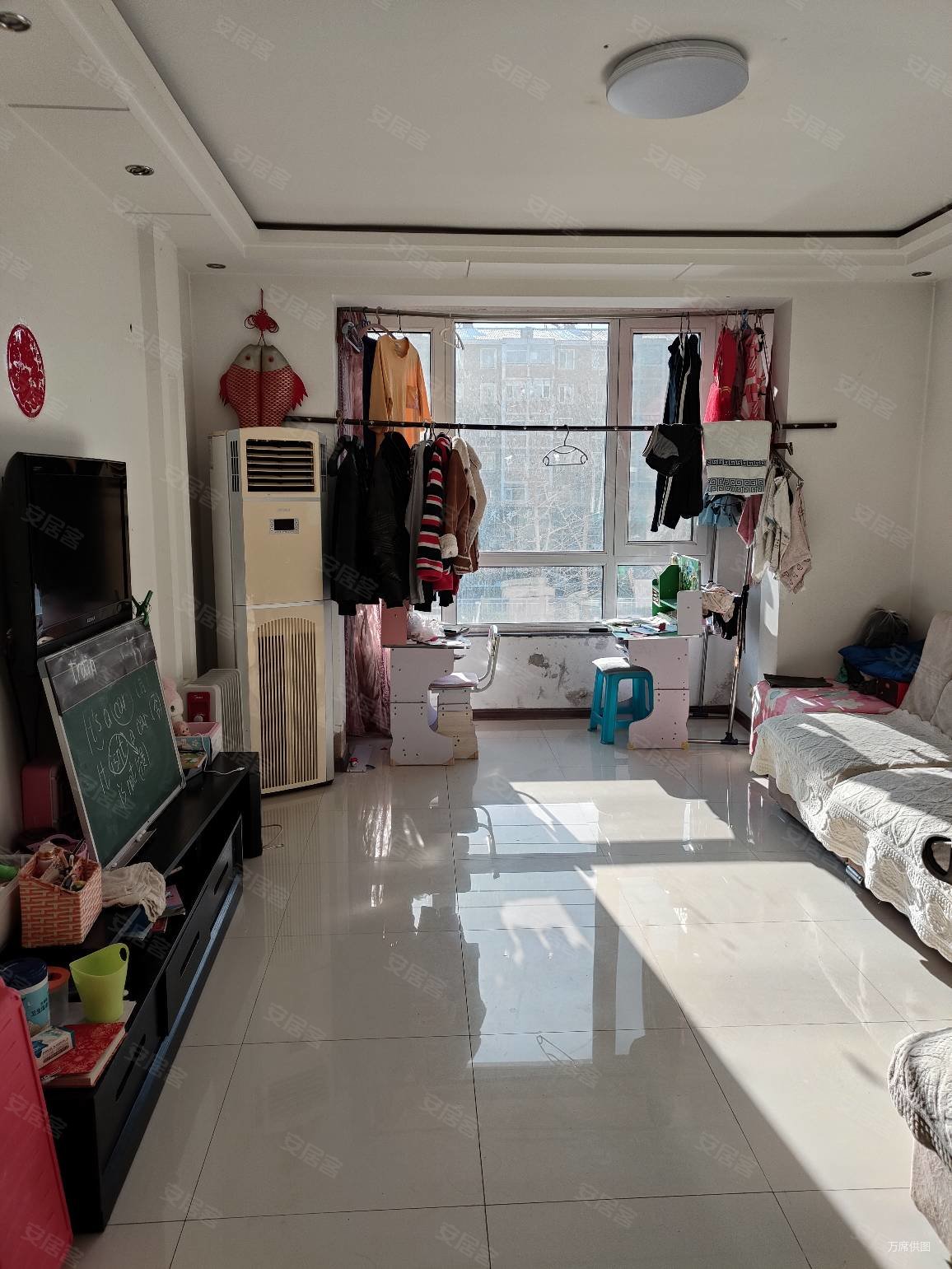 房主急售河畔三期两室简单装修,门口位置交通便利随时看房,河畔花城