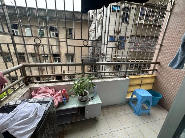 深圳罗湖翠竹叠翠居水库新村 新上一房一厅  配套齐全 拎包入住 二楼