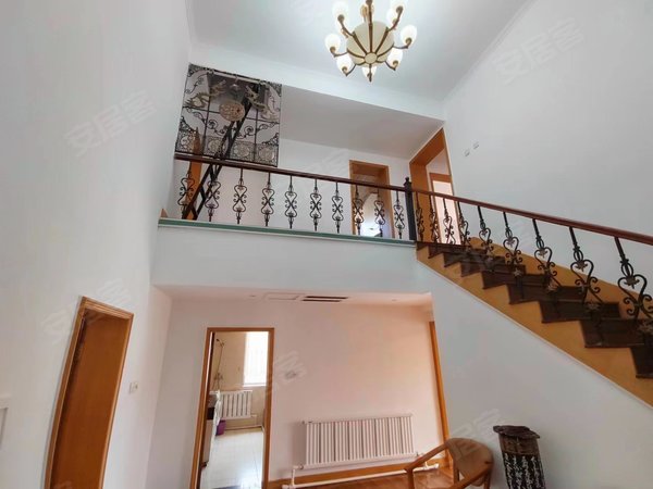 沈阳于洪荷兰村西江苑(别墅)西江苑 独栋别墅出租 双车库1000平花园