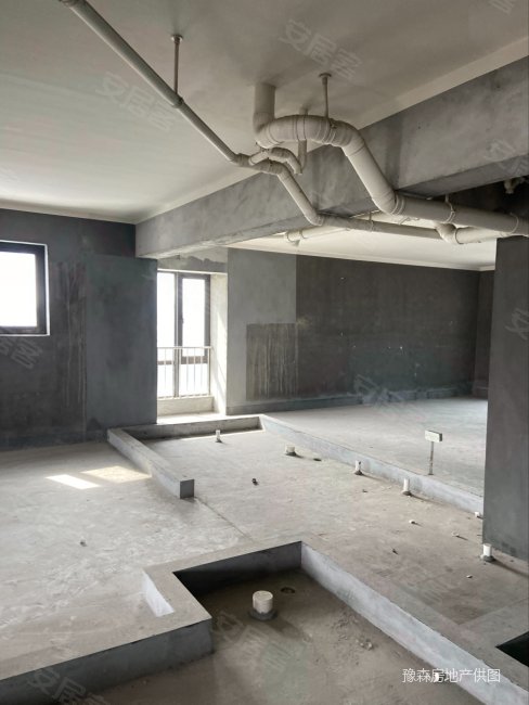 君豪中心4室2厅3卫268.24㎡南北240万