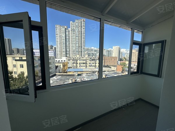 青岛市北信息城松山路小区可月付泰山路地铁台东科技街市立医院附属医院啤酒博物馆拎包入住出租房源真实图片
