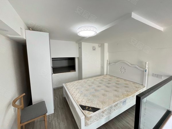 昆明五华泛亚科技新区吾悦华府吾悦广场 卡卡公寓押一付一 近地铁口