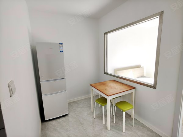 上海浦东塘桥南泉公寓肉眼可见的采光照亮整个家 可短租 近巴黎春天