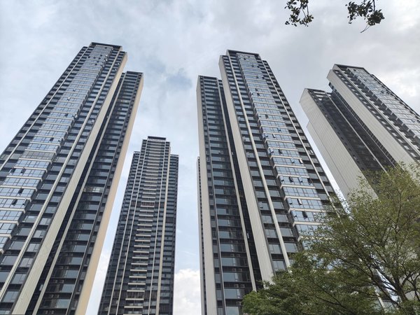 广州黄埔香雪时代天境时代天境 83平大三房 3600就能租到靠近学校的