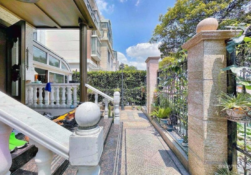 徐汇新城(别墅)5室2厅3卫293.55㎡南北2200万