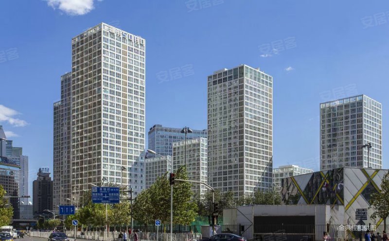 国贸地铁口 70年 可迁户 满五少税 有车位,建外soho西区二手房,770万