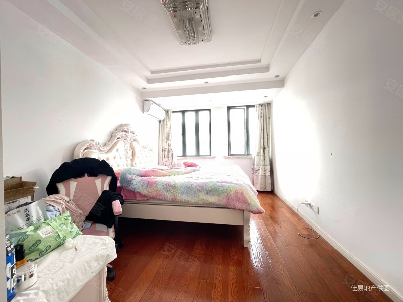 房东急降30w忍痛急麦随时看,泰安公寓(二期)二手房,342万,5室3厅,3卫