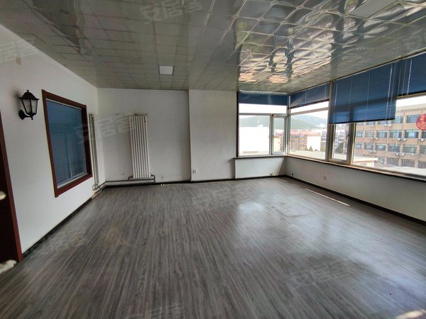 济南市中七里山紫宸大厦居民楼玉函路济大路路口 3层小楼出租 停车