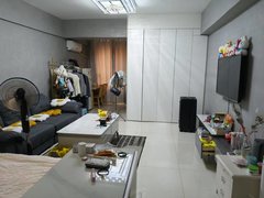 巴音郭楞库尔勒老城区金三角旁金汇来电梯中层精装修一室一厅全新家电带空调拎包入住。出租房源真实图片