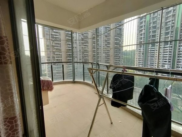 深圳光明光明楼村花园(一期)龙大高速旁 新上梦之花园 家私齐全,免租