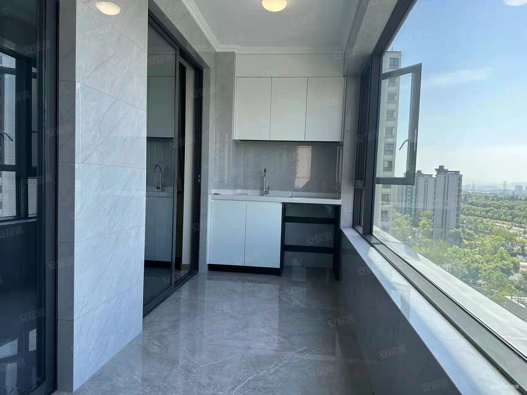 小城春秋 高楼层采光充足 次新小区 精装修 南北通透 商品房