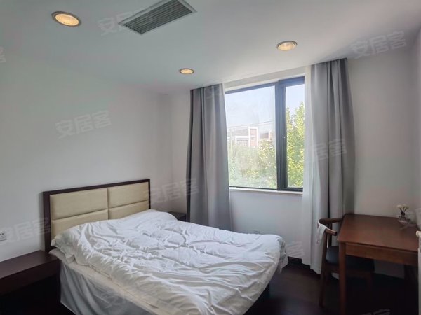 上海长宁北新泾御墅花园(别墅)西郊宾馆旁新挂牌丨自住精装修带地暖丨