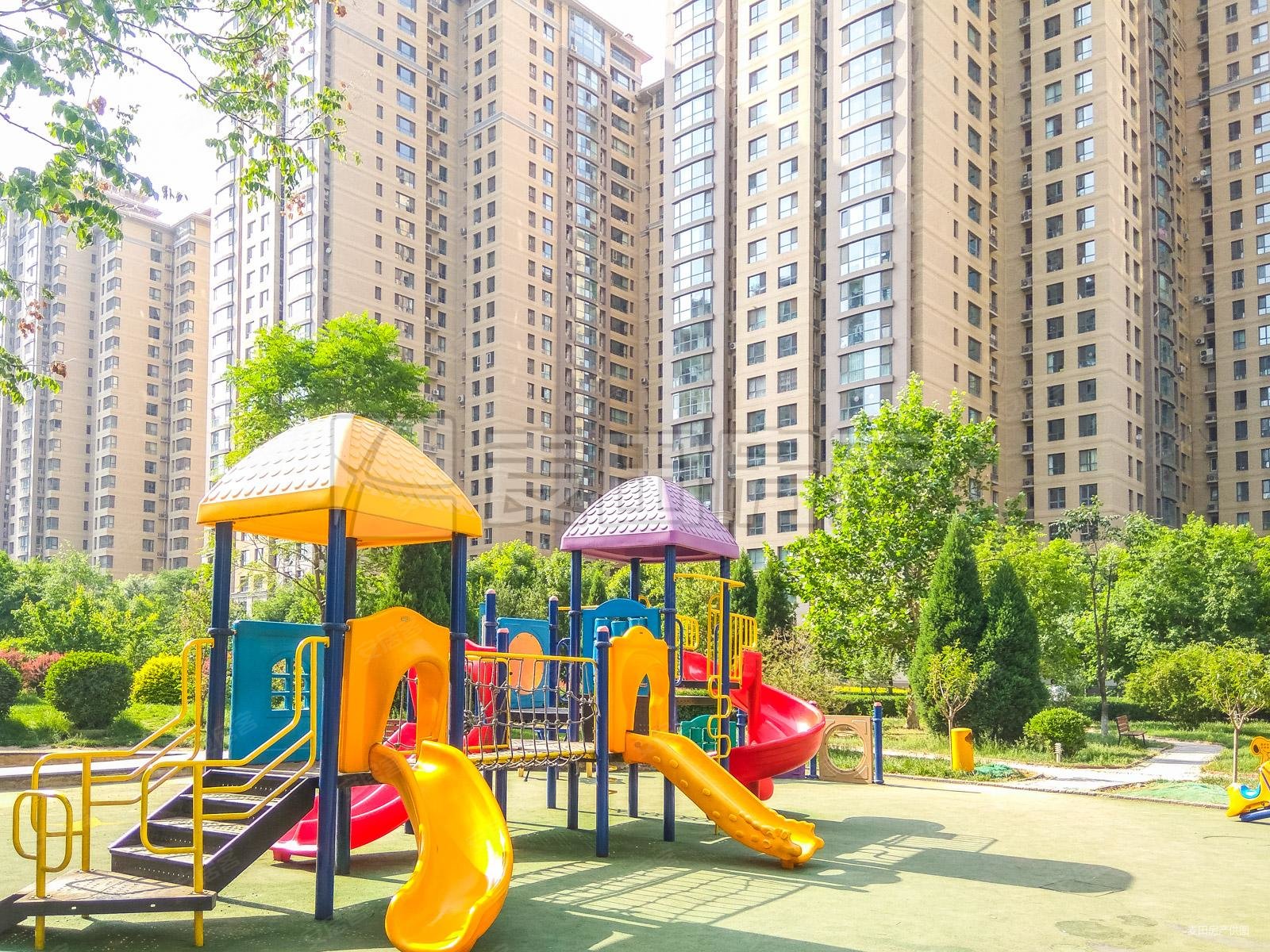 金泉家园3室2厅2卫180㎡东南1670万