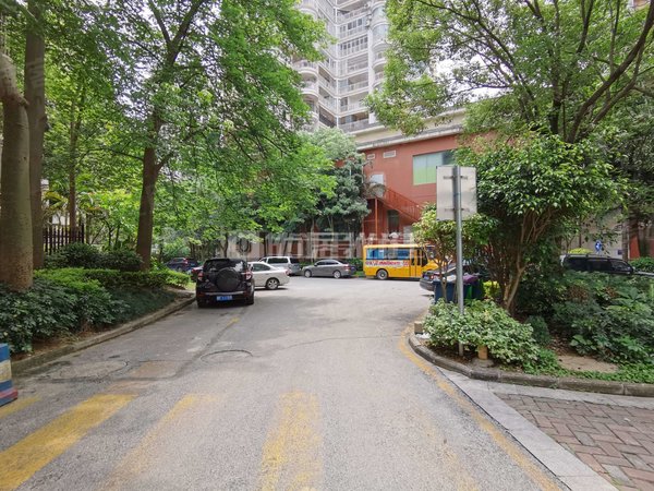 南宁青秀凤岭北塞纳维拉花园房子户型方正 采光好 装修好 南北通透