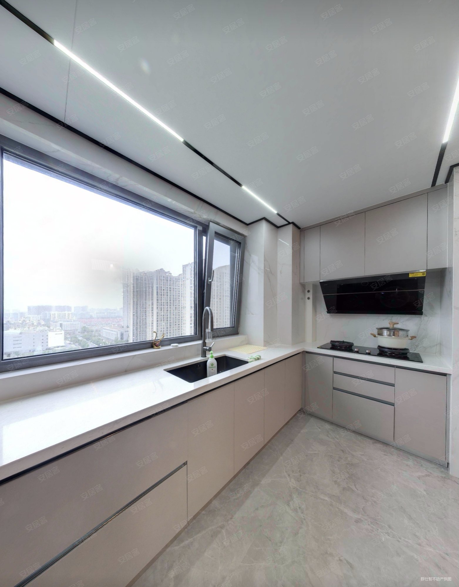 天鹅湖moma三期4室2厅2卫196.3㎡南北830万