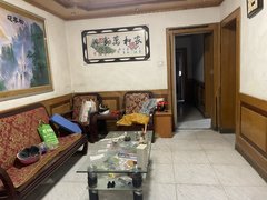 阜阳颍东北京东路育新小学旁有一楼带院出租,3室1厅1卫,家具家电齐全拎包入住出租房源真实图片