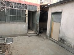 莱芜莱城莱城城区花园学校附近 永馨园小区一楼带院 双气三室一厅一厨一卫出租房源真实图片