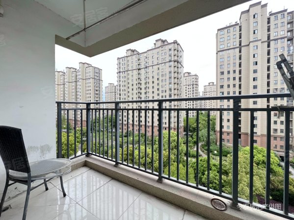 景城花园!楼下就是  和吾悦广场!刚需必看3房,价格好谈!