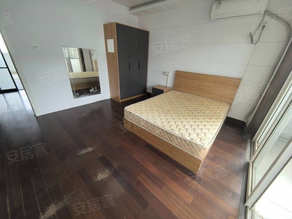 上海浦东川沙绿海家园2号线川沙地铁口 朝南大阳台  超大空间 给钱就