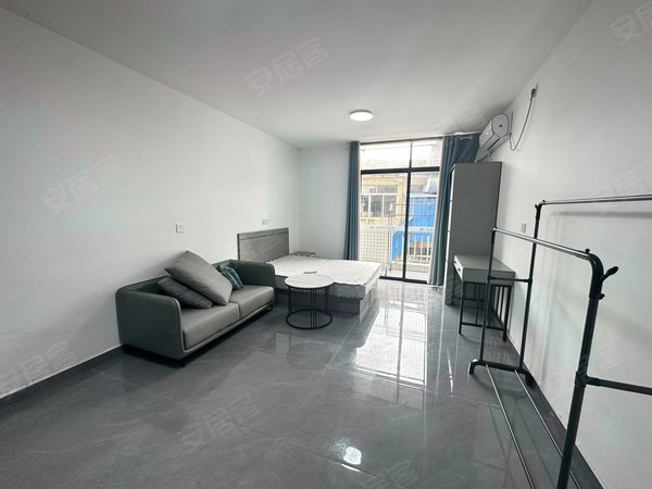 广州花都狮岭润途青年社区狮岭 丽莎广场 电梯大单间 大阳台 楼下停车