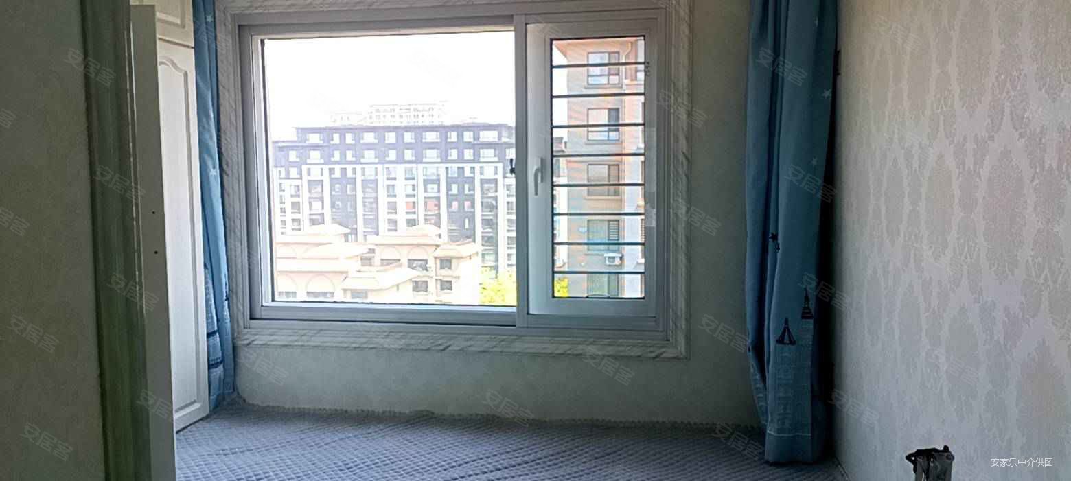 芭东海城3室1厅1卫94.59㎡南44.5万