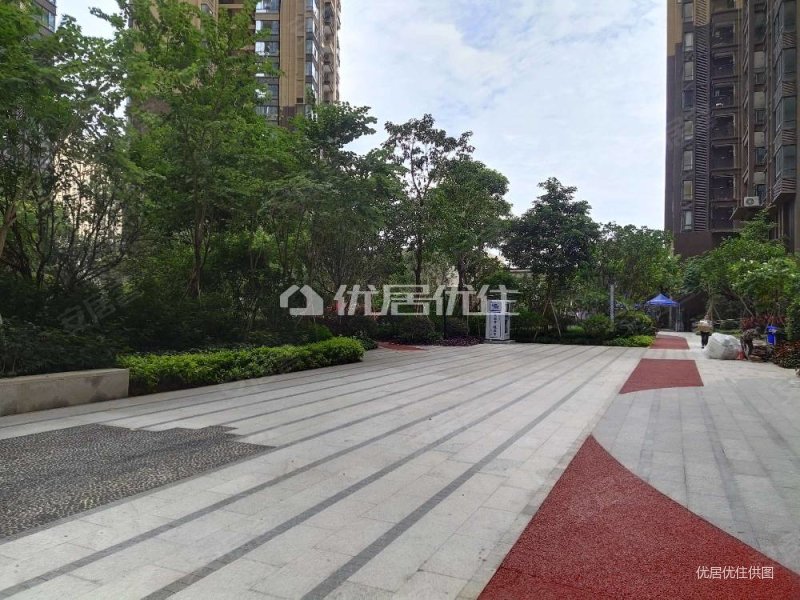 赠送大露台,采光通风好,全新未入住过,随时看房,金源一品天下二手房