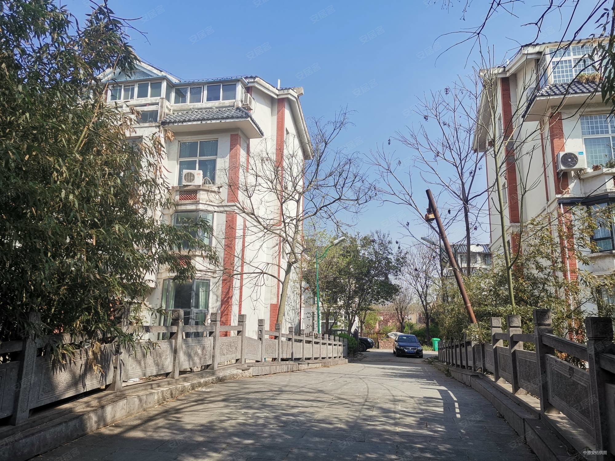 急售水映唐庄精装修联排别墅带院150平带车位拎包即住!
