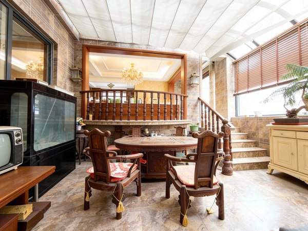 徐州泉山开元四季开元麓郡(D,E区)云龙湖西岸 开元麓郡联排别墅 边户大院子 精装修供暖拎包入住出租房源真实图片