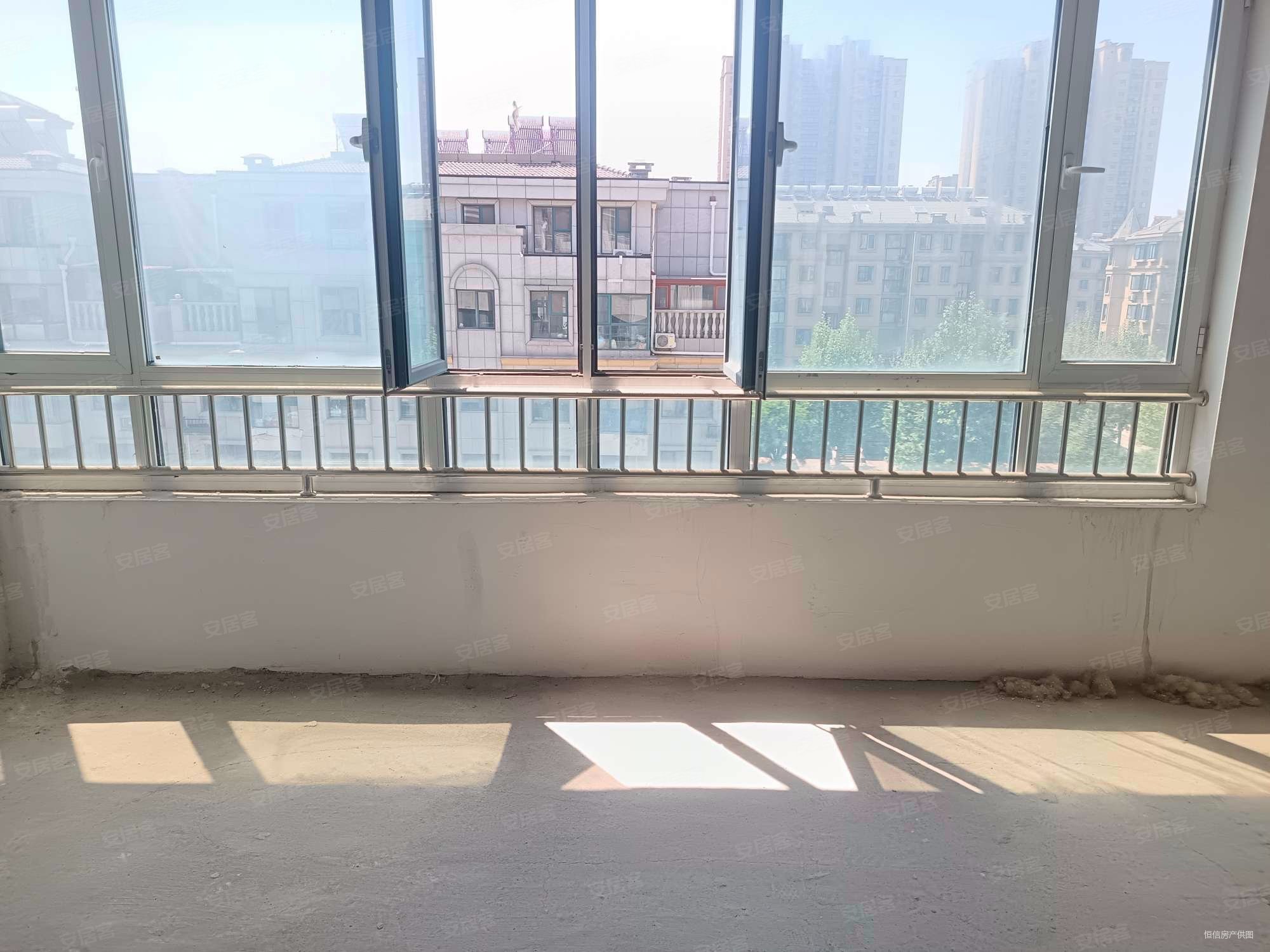 鲁昱绿城5室3厅2卫272㎡南139.8万