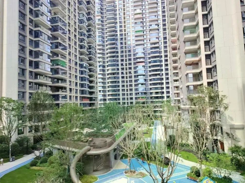 地铁口 锦四,滨江樾城璟樾府二手房,404万,4室2厅,3卫,156平米-成都